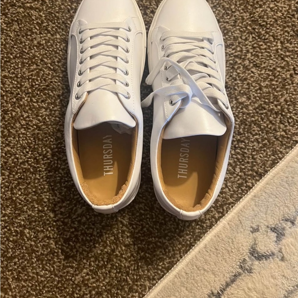 White women's size 8 Thursday leather sneakers